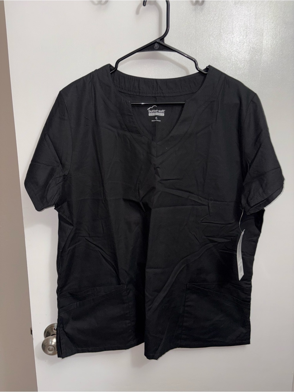 Uniform Advantage Black V-Neck Scrub Top with Front Pockets